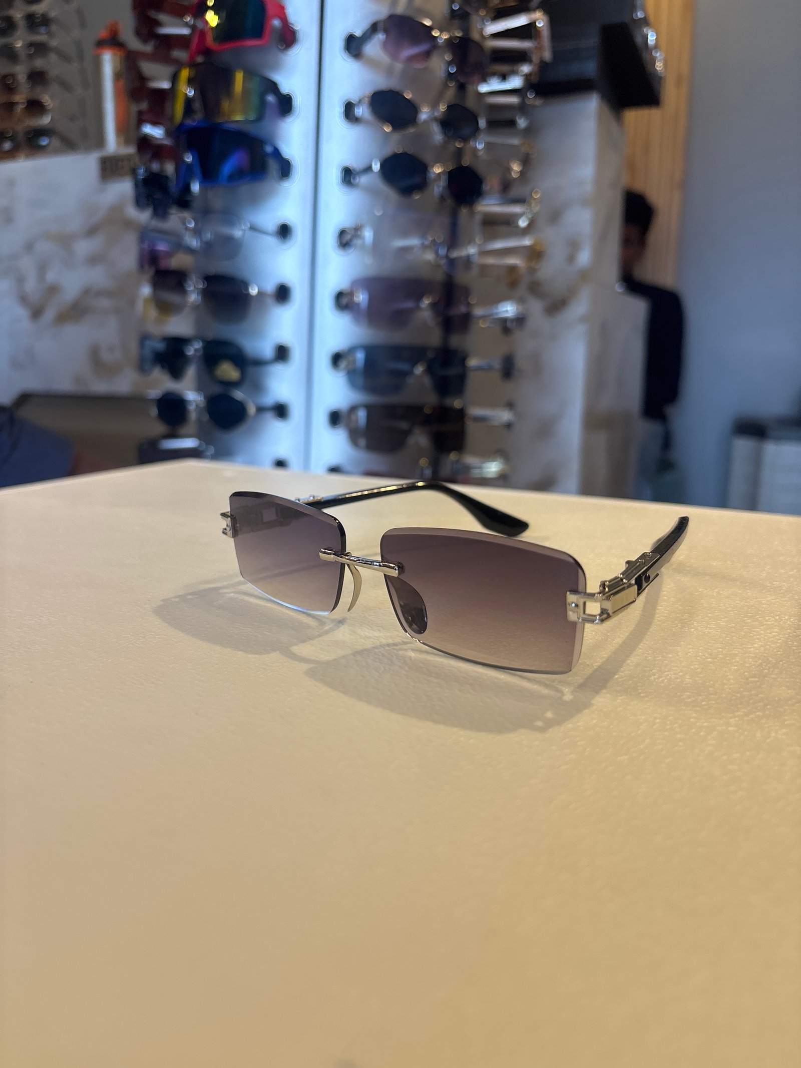 Trendy Men's Sunglasses with Sleek Metal Frame and Dark Lenses